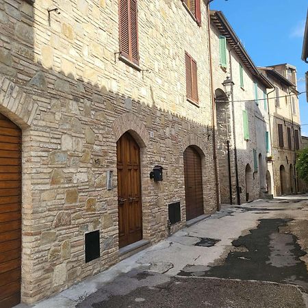 Appartamento Con Camino In Centro Storico Bevagna Esterno foto