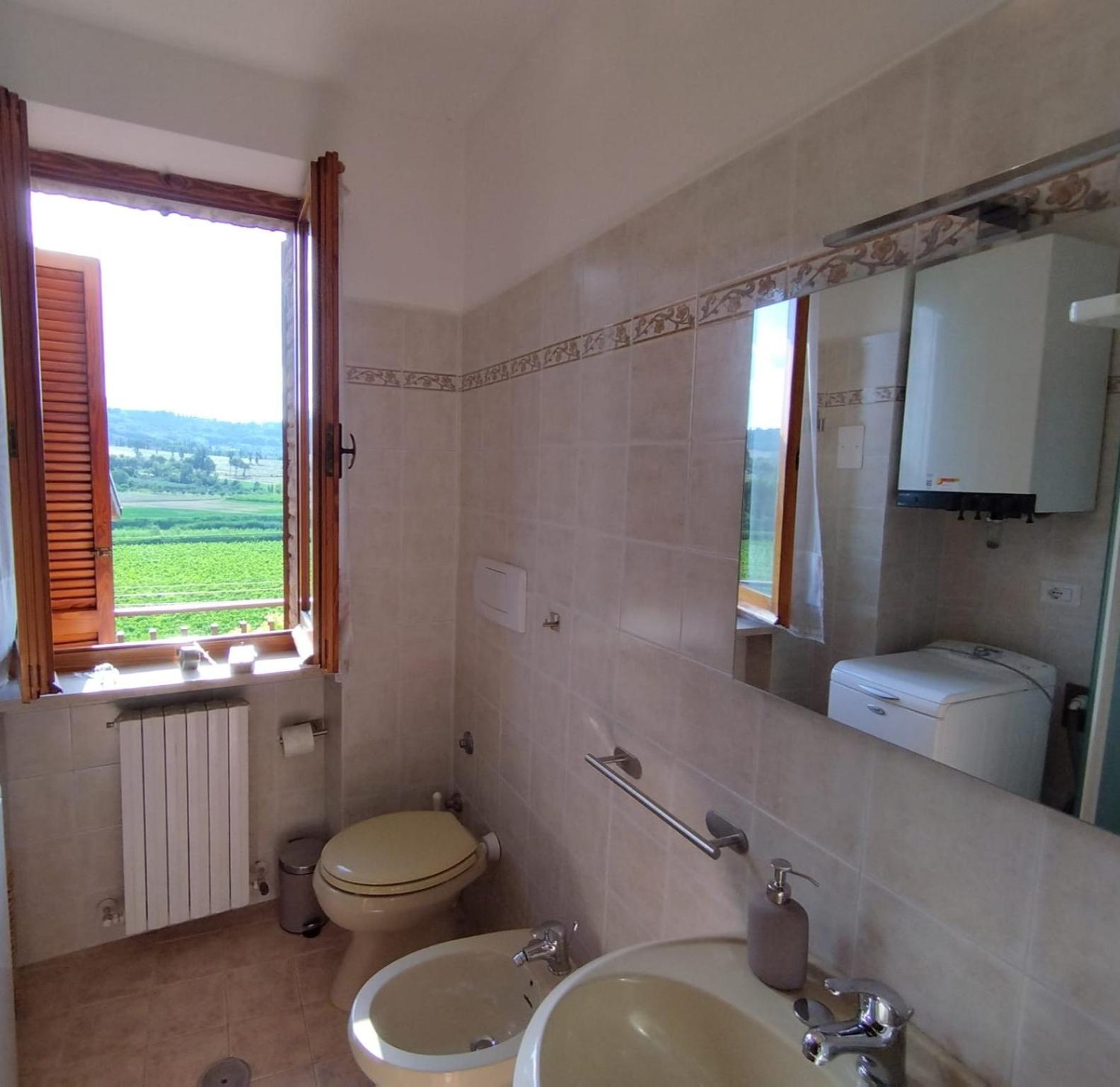 Appartamento Con Camino In Centro Storico Bevagna Esterno foto